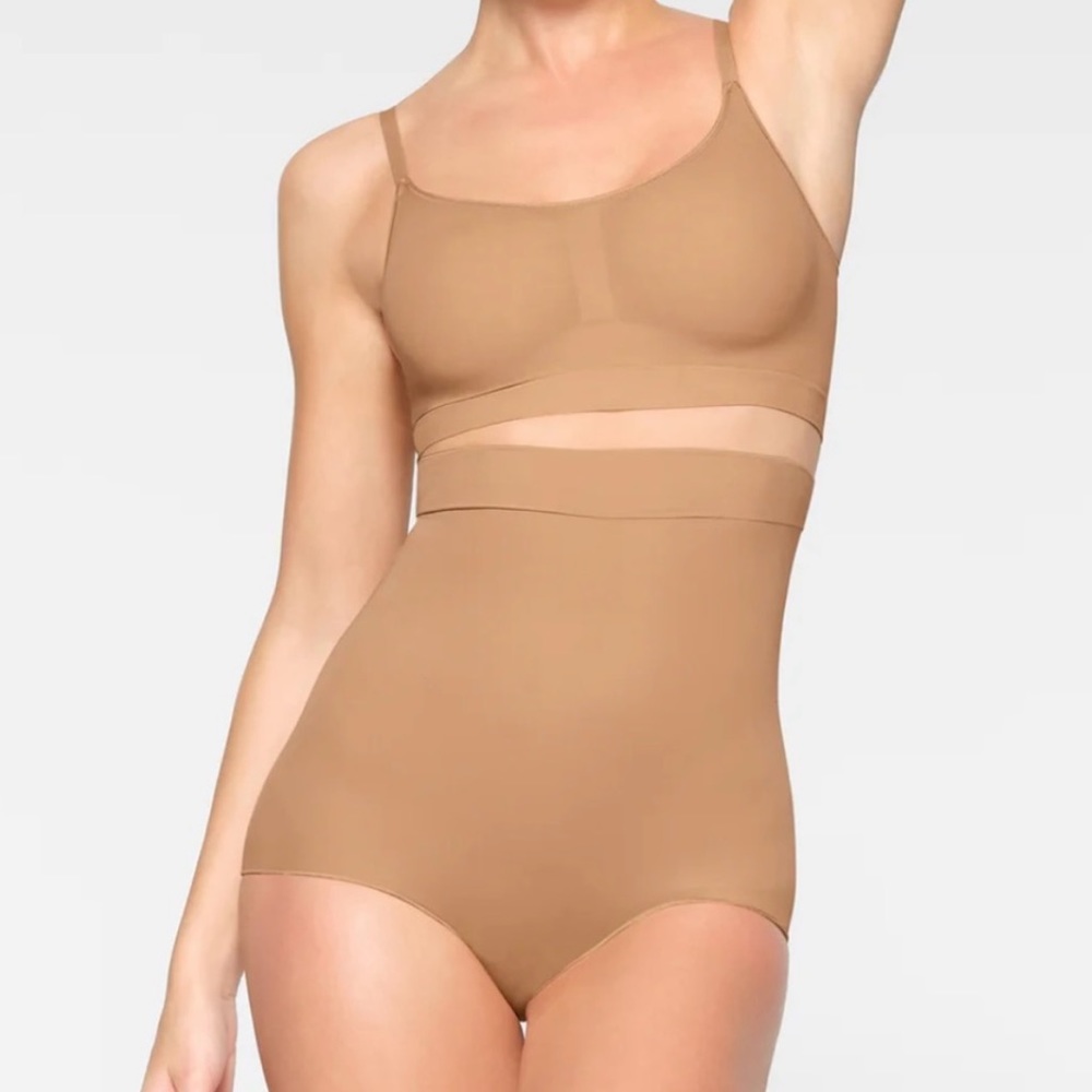 NWT- SKIMS-everyday sculpt high waisted brief ochre. Size XL. - Picture 4 of 8